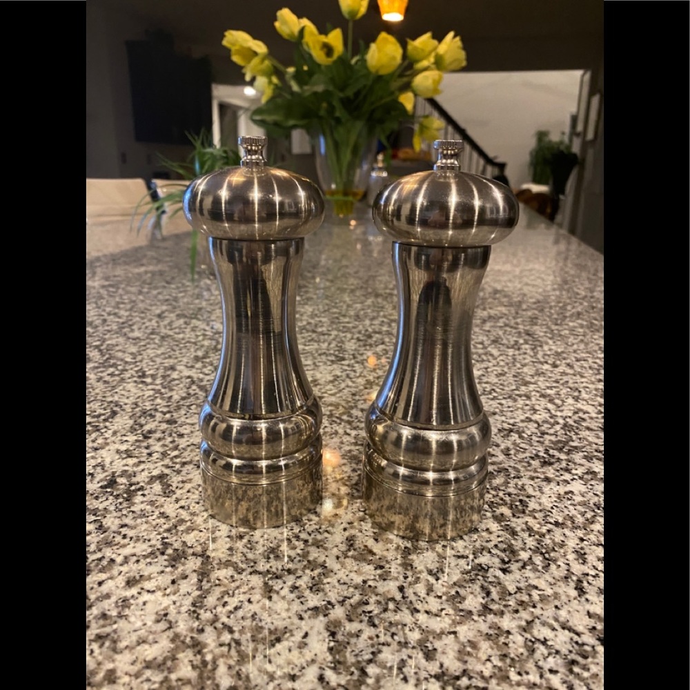 Stainless steel 🧂 and 🫑 shakers